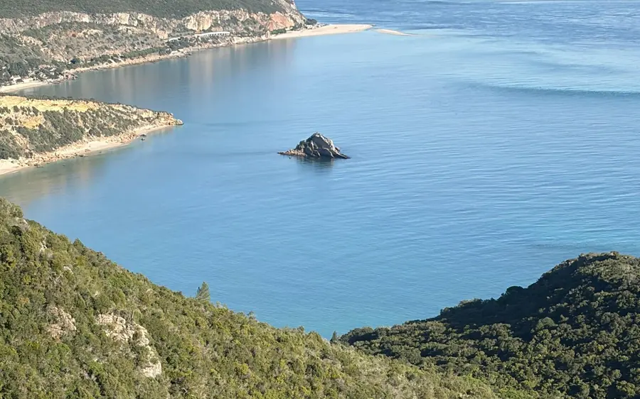 Lisbon: Arrábida and Sesimbra Day Trip with Wine
